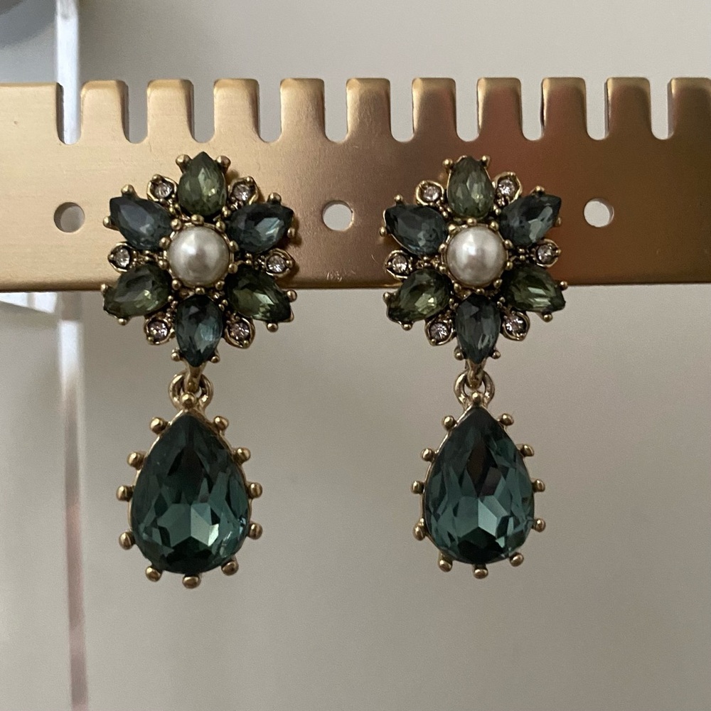 Victorian-Inspired Green and Gold Drop Earrings